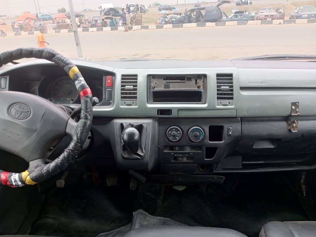 A picture of Hummer Bus