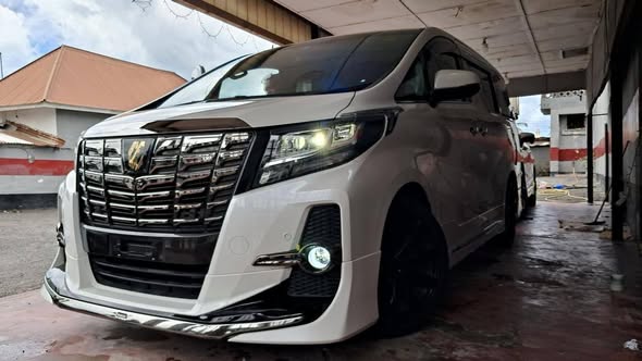 A picture of TOYOTA ALPHARD 2016