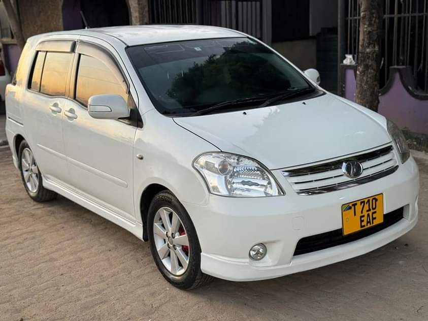 A picture of TOYOTA RAUM EA