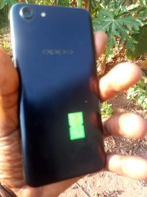A picture of Oppo a83t 128gb 6ram nice black 0703 325 965