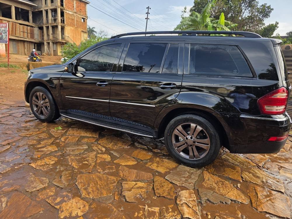 A picture of Mercedes Benz gl 500