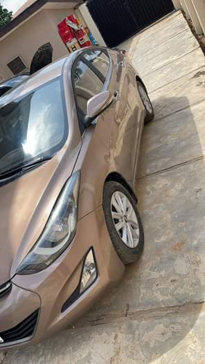 A picture of Please save the pictures here o 2015 Hyundai Elantra Thumbstart