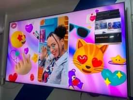 A picture of Hisense smart 4k inchi 50 TSH 550 000 Nipigie 0749810885