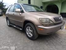 A picture of Lexus Rx 300 2002 model