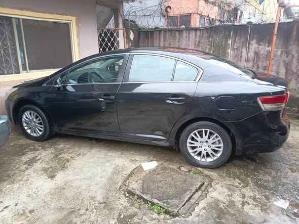 A picture of Clean Used 2013 Toyota Avensis Thumb Start