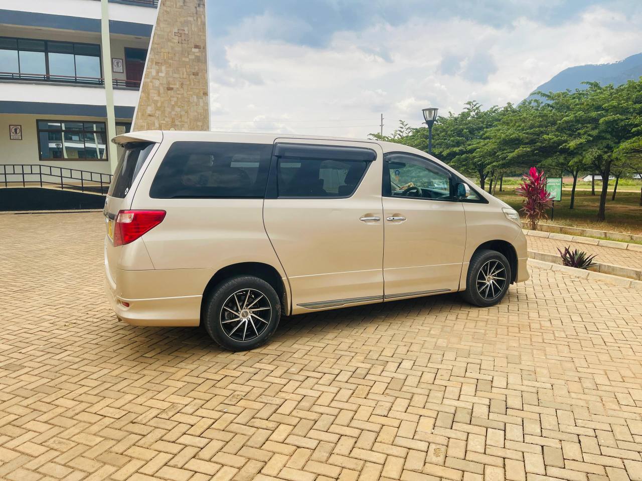 A picture of Call 0716662699 Alphard Mpya Rangi ya kitajiri Njoo tumalize hii