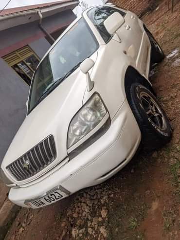 A picture of TOYOTA HARRIER 11 500 000 3.0CC 2000 MODEL BUY AND