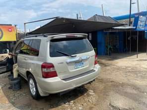 A picture of Distress Dealer Buy Toyota Highlander for sale Engine Gear Ac