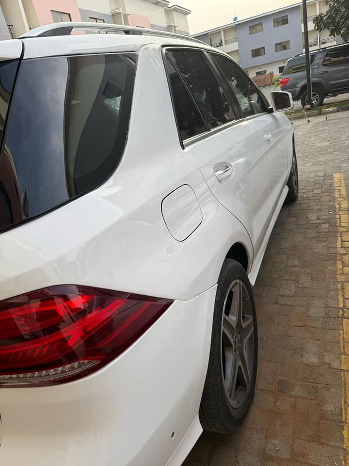 A picture of GLE 400 4matic 2023 on Costom the car was packed