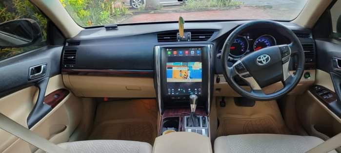A picture of Toyota mark x