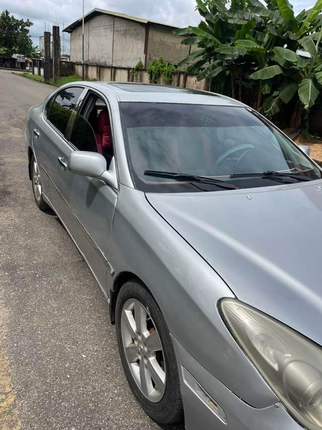 A picture of Lexus es330 Everything is working Owerrri IMO state Nonny autos