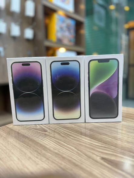 A picture of iPhones full box