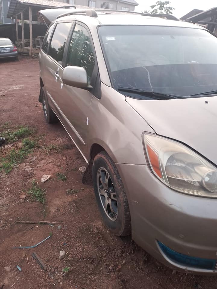 A picture of Toyota Sienna