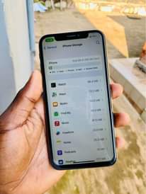 A picture of iPhone X 256Gb at 450k