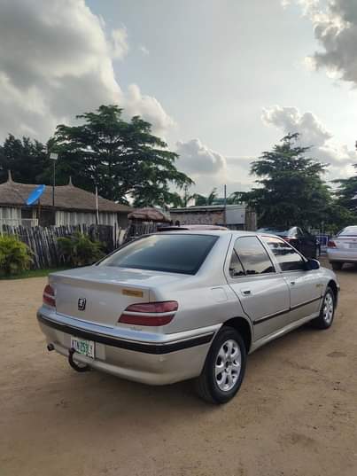 A picture of PEUGEOT 406 MODEL 2005