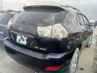 A picture of Lexus Rx350 04