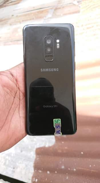 A picture of SAMSUNG S9 