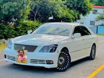 A picture of Crown Athlete Gari Ipo Kwa Mtumiaji inauzwa 11.5m