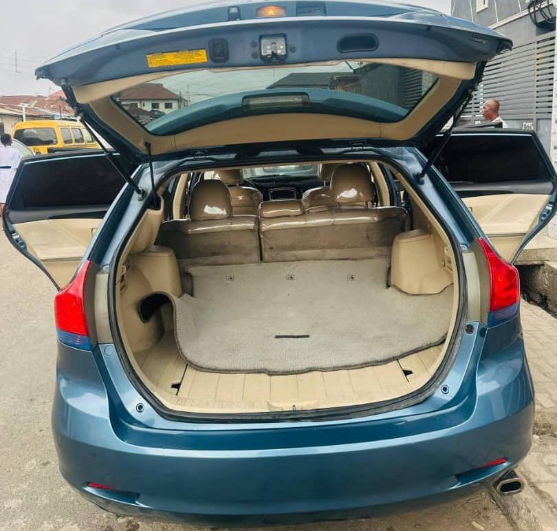 A picture of Toyota VENZA 2011