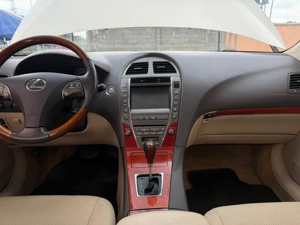 A picture of LEXUS ES2011 MODEL 08166301486
