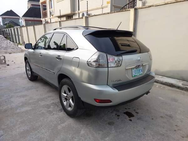 A picture of 2005 model lexus RX330 for sale very sound 3 3liters