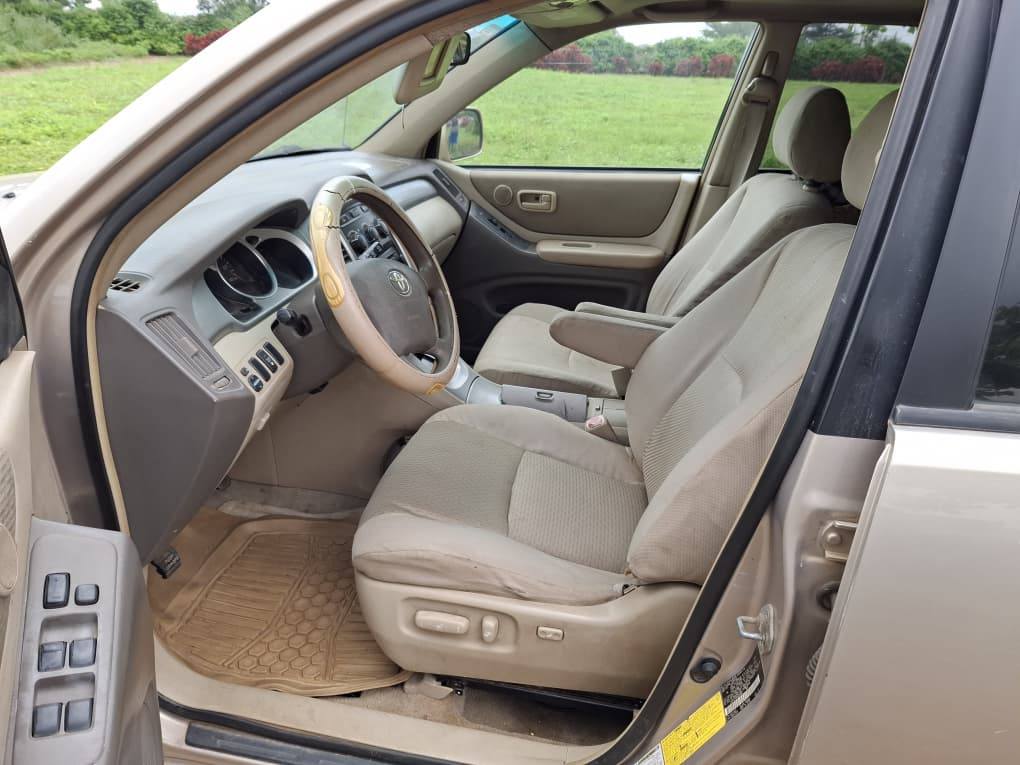 A picture of Toyota Highlander 06 model