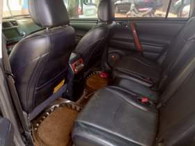 A picture of Nearly 8months used Highlander 2012 13 model with everything still
