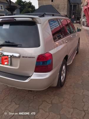 A picture of 06 Toyota Highlander
