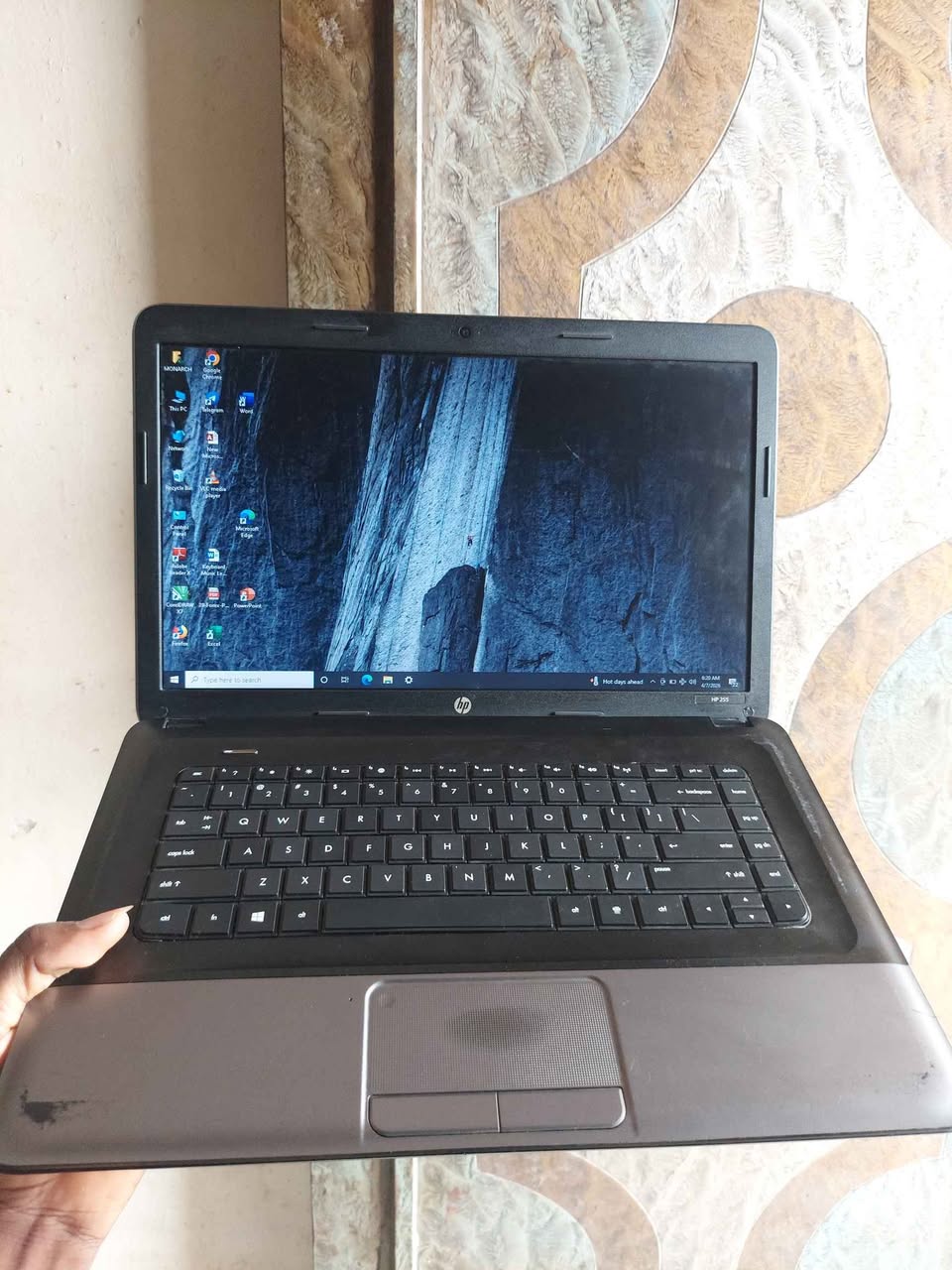 A picture of Selling my used Hp 255 G7 4Gb ram 500Gb rom