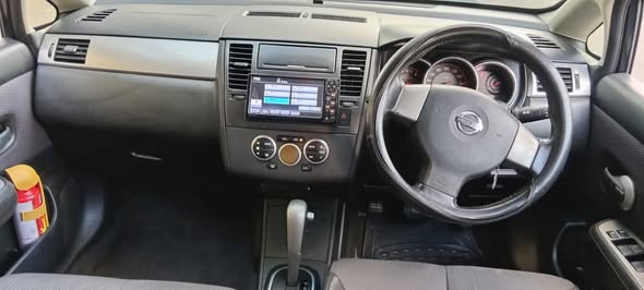 A picture of Nissan tiida 06