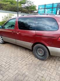 A picture of Sienna 2000 model buy and drive