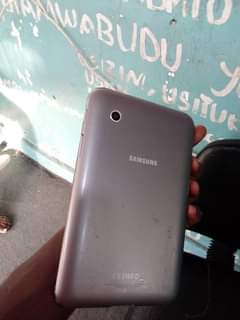 A picture of  UJANJA KUWAHI Samsung tablet Storage 16gb Bei ya mwak