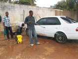 A picture of Huyu ni Mteja amekuja kununua PRESSURE WASHER ya kuosha MAGARI