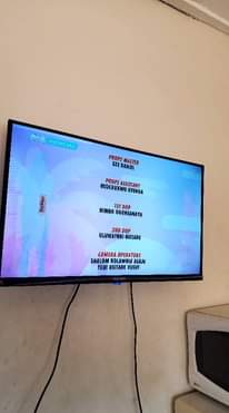 A picture of Dubymax 32 smart tv