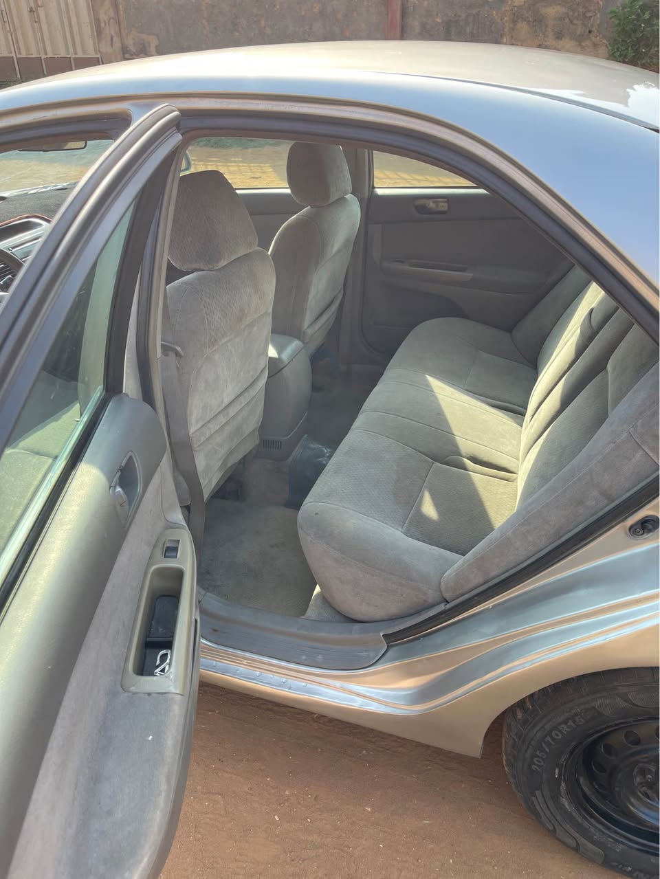 A picture of awoof Toyota Camry 2004 model engine Ac Gear