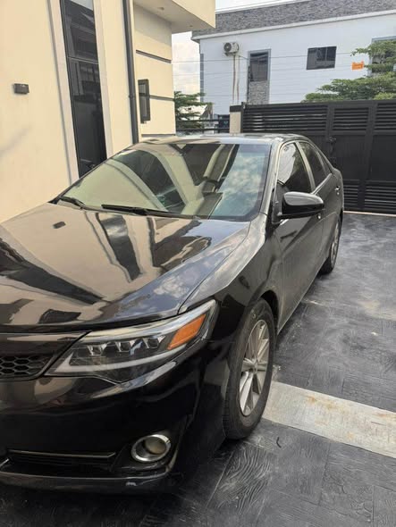 A picture of Toyota Camry 2014 XLE four plugs keyless first user distress