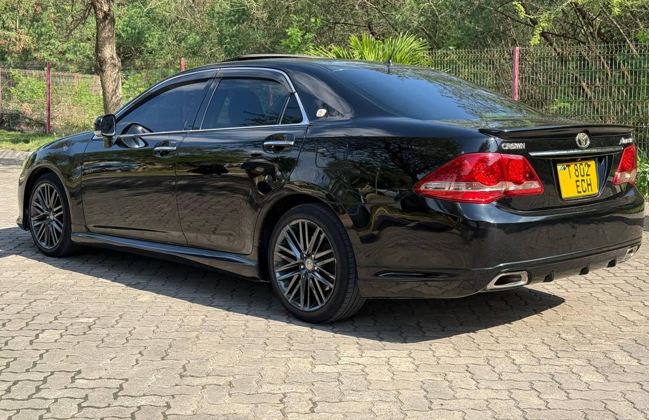 A picture of Toyota Crown New Model on sale ECH gari ni mpya