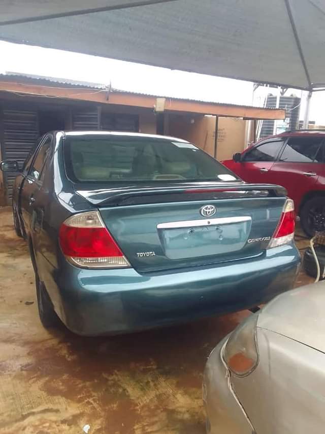 A picture of XLE Toyota Camry 2004