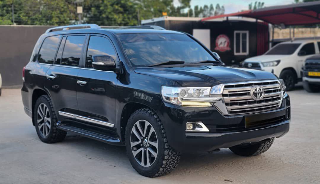 A picture of LAND CRUISER VXR V8 2019