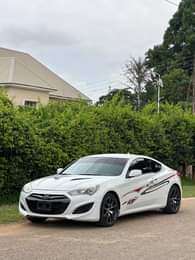 A picture of EXTREMELY SHARP HYUNDAI GENESIS RS 2013 MODEL TURBO 2 0T