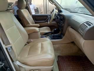 A picture of 2004 land cruiser