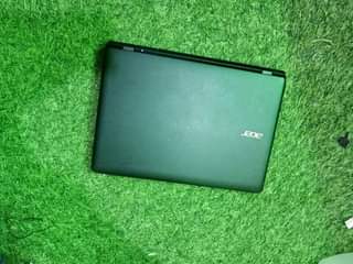 A picture of Acer mini laptop ram4gb disk 320gb