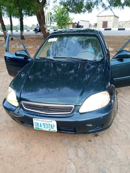 A picture of Honda Civic LX 2000