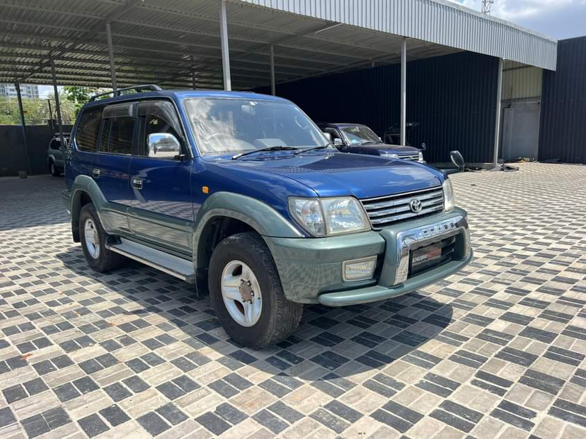 A picture of 2001 Toyota Land Cruiser Prado