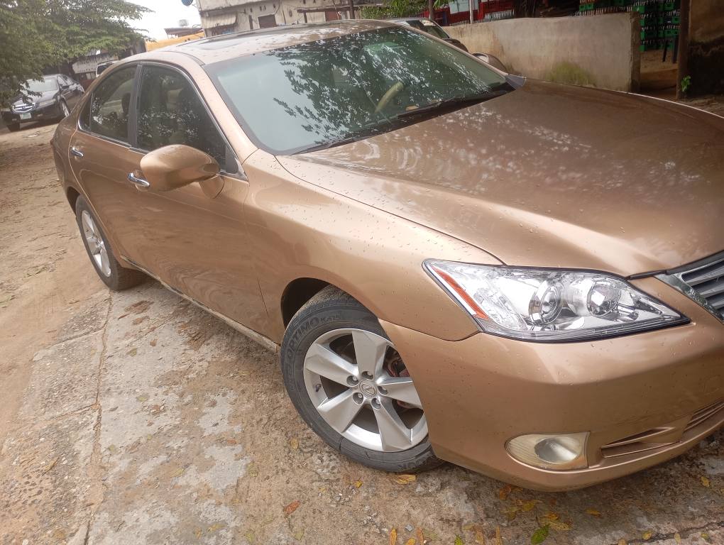 A picture of Lexus ES 350