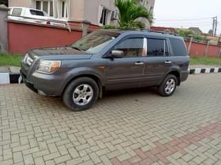 A picture of Honda pilot 2007 buy n travel to anywhere no single