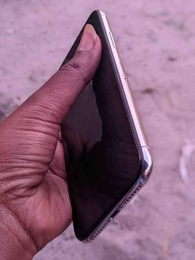 A picture of Iphone x