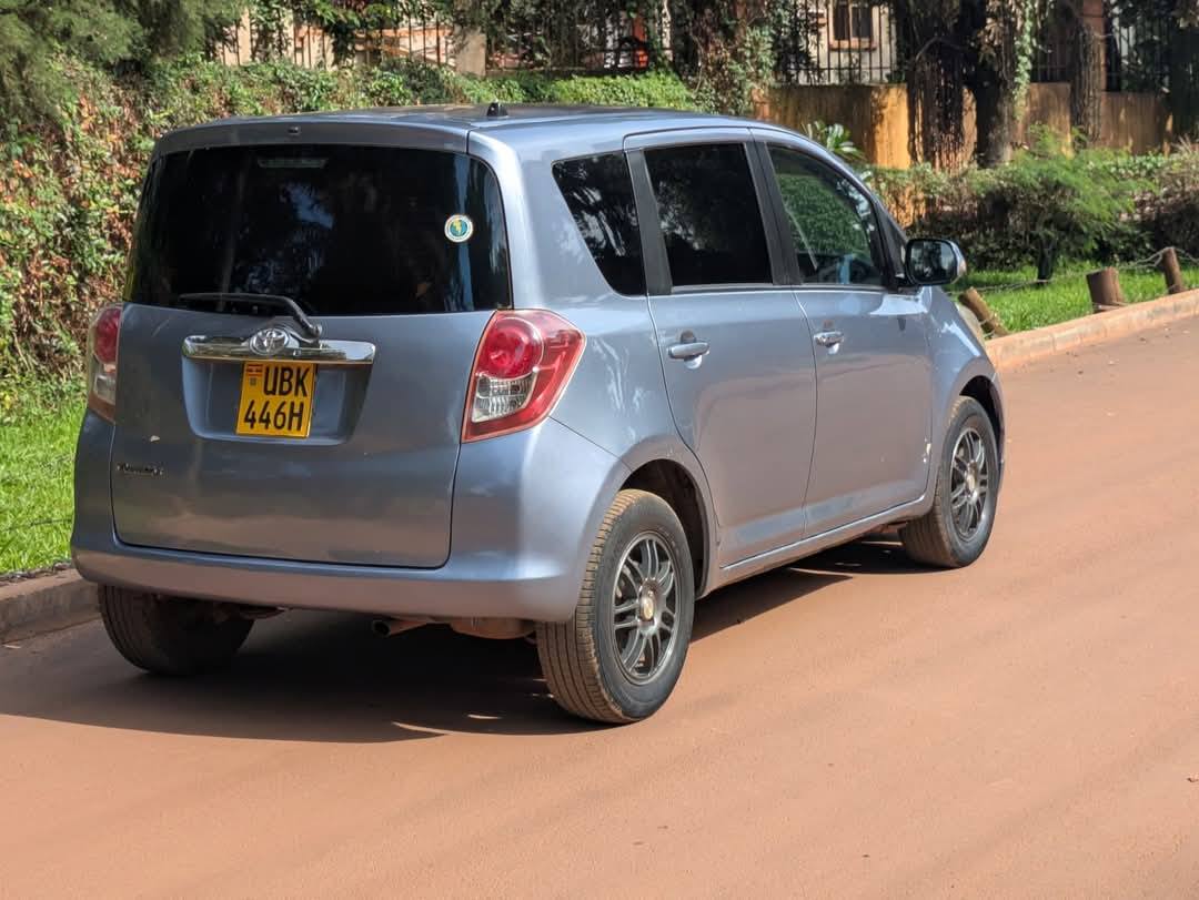 A picture of TOYOTA RACTIS 2008