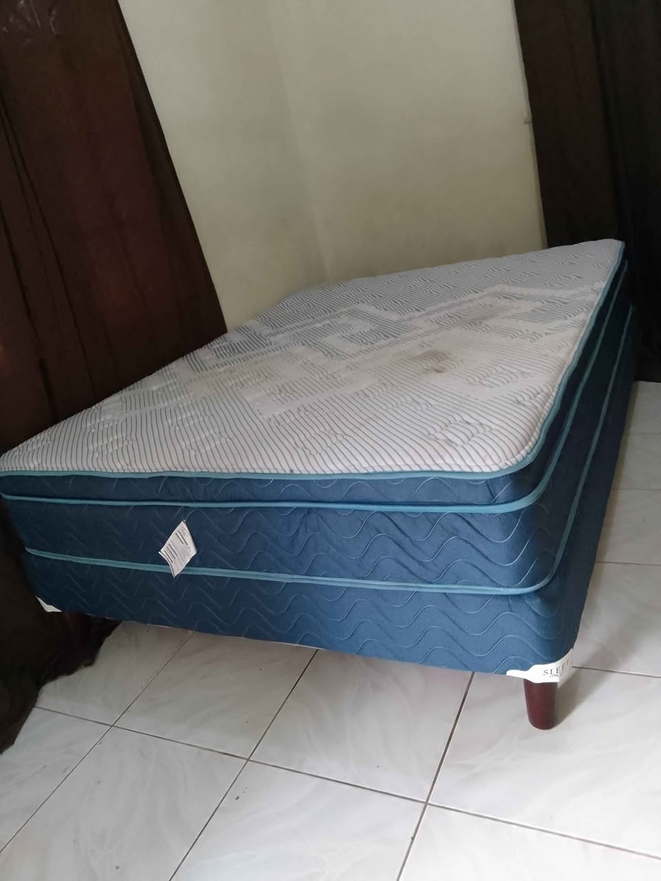 queen size bed