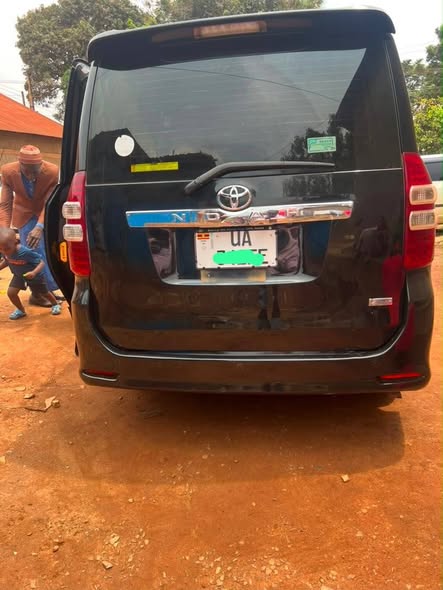 A picture of Toyota Noah si 2012 32m money needed